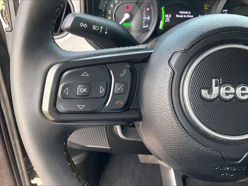 Used 2024 Jeep Wrangler Unlimited w/ Convenience Group AWD/4WD image 18