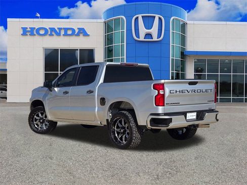 Used 2020 Chevrolet Silverado 1500 Custom w/ Custom Value Package image 5