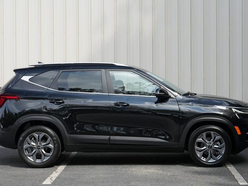 Used 2024 Kia Seltos S FWD image 49