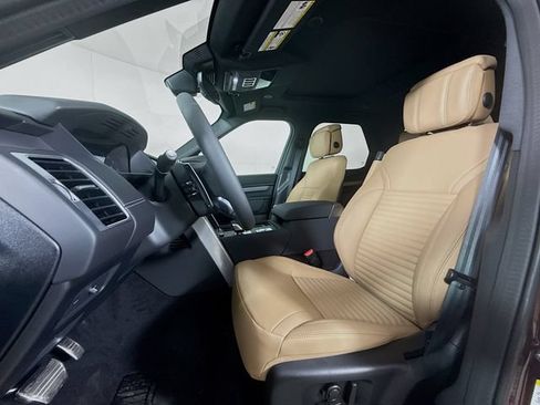 Certified 2026 Land Rover Discovery Limited Edition AWD/4WD image 11