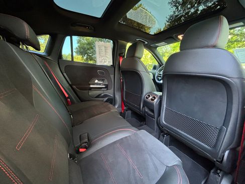 Used 2024 Mercedes-Benz GLA 35 AMG 4MATIC image 30