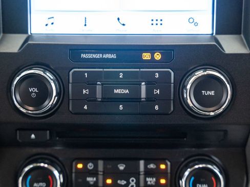 Used 2018 Ford F250 Lariat w/ Lariat Value Package AWD/4WD image 27