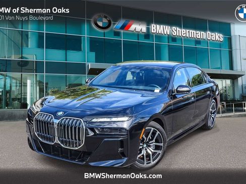 Certified 2026 BMW 740i RWD image 1