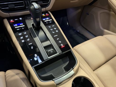 Used 2024 Porsche Macan S AWD/4WD image 19