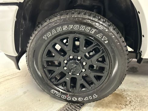 Used 2025 RAM 3500 Limited AWD/4WD image 9