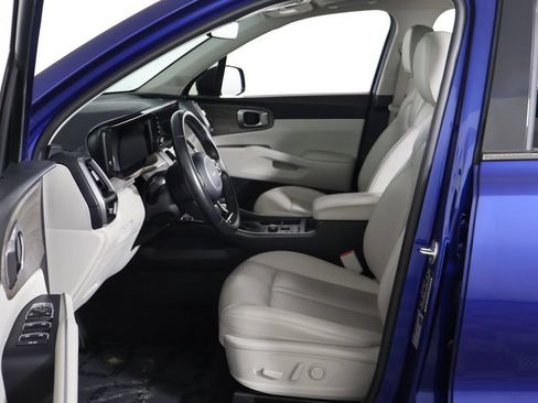 Used 2023 Kia Sorento EX w/ Panoramic Sunroof Package FWD image 29