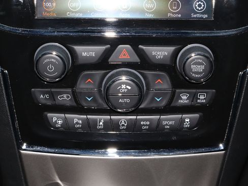 Used 2021 Jeep Grand Cherokee Overland image 25