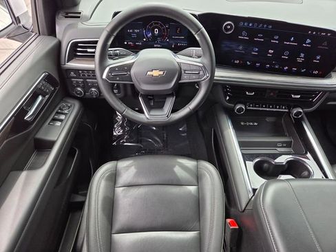Used 2025 Chevrolet Suburban LT w/ Comfort Package image 13