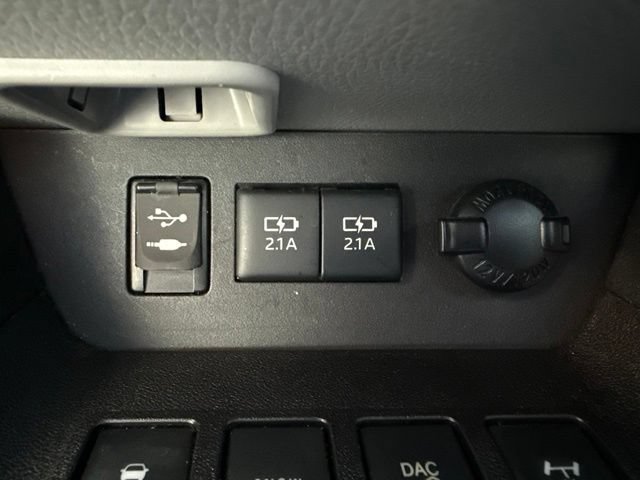 Used 2018 Toyota Highlander XLE AWD/4WD image 35