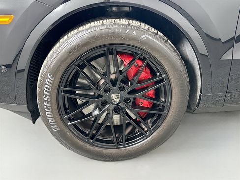 Certified 2025 Porsche Cayenne Turbo image 11