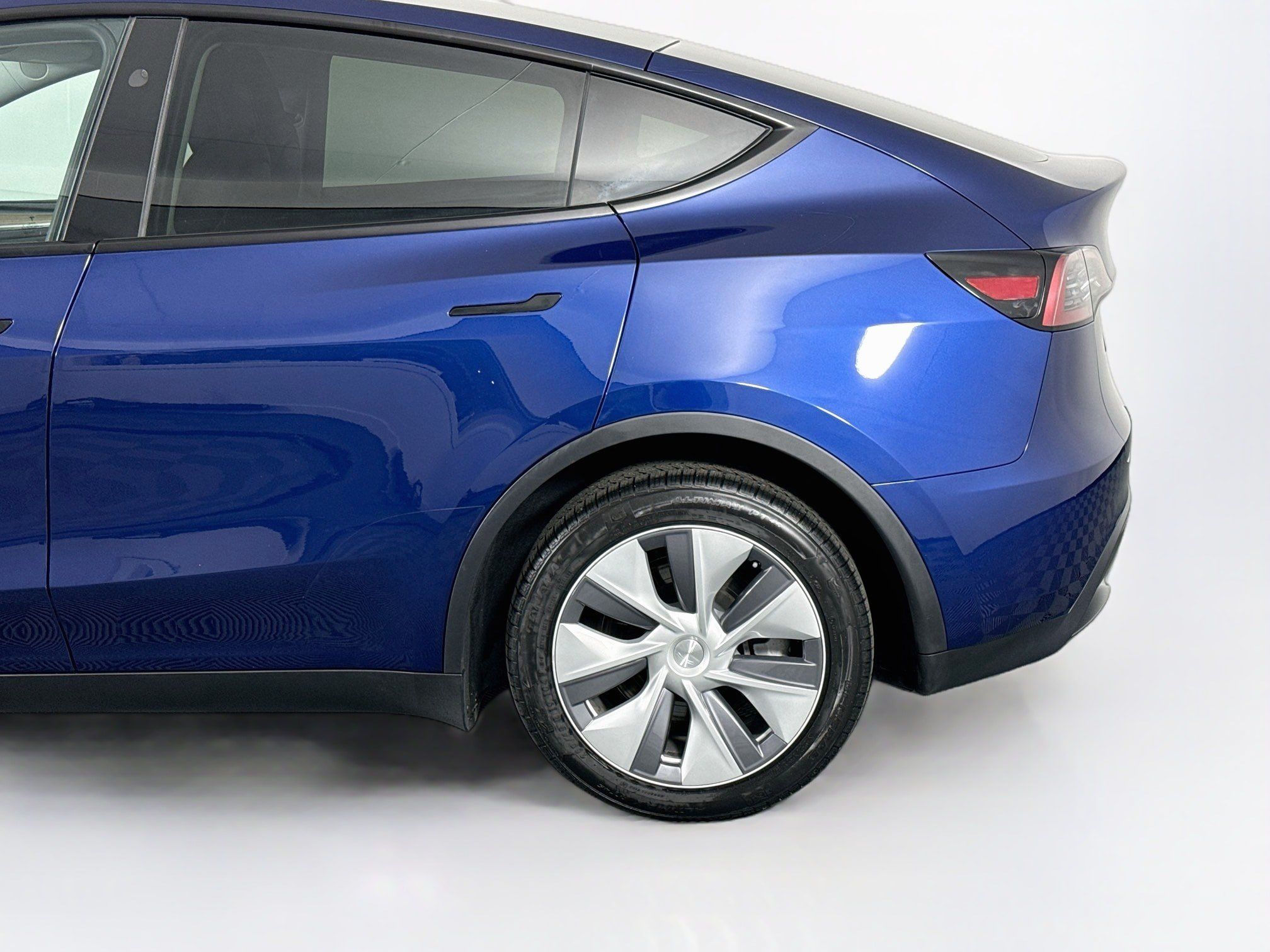 Used 2023 Tesla Model Y Long Range AWD/4WD image 42