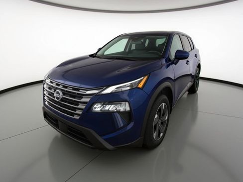 Used 2025 Nissan Rogue SV image 3