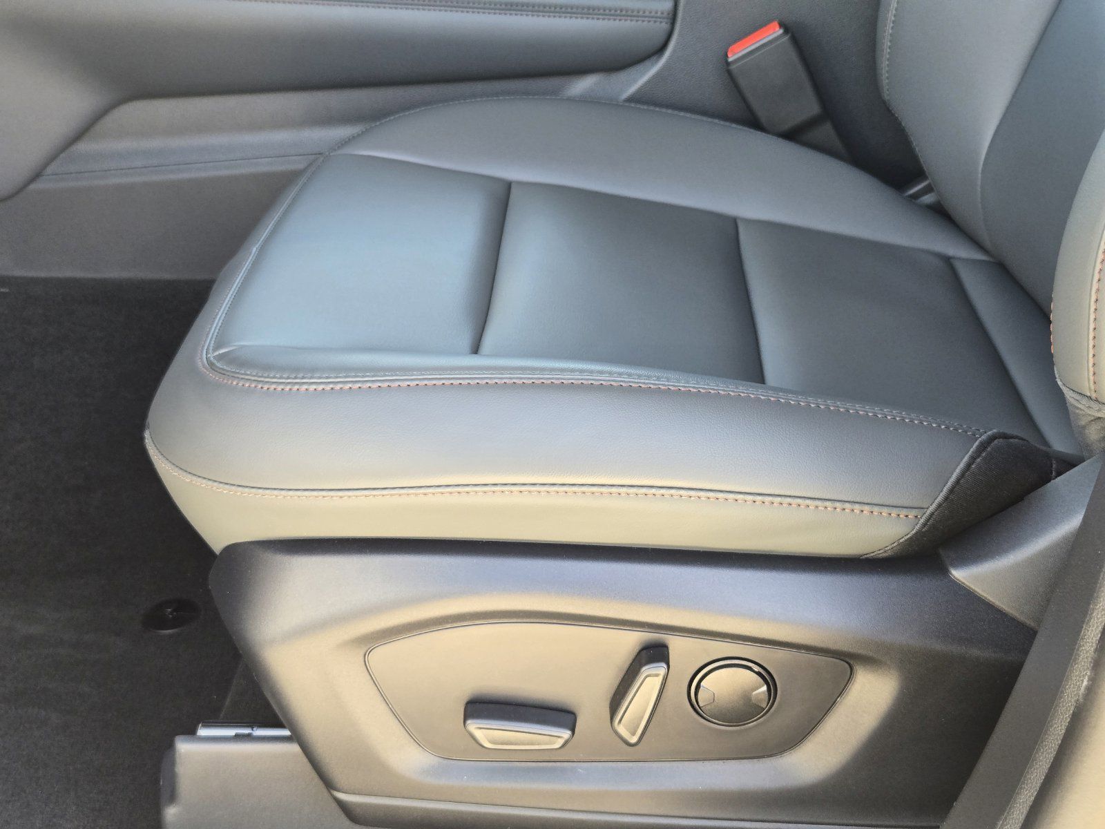 New 2026 Ford Explorer Active w/ Active Comfort Package RWD image 25