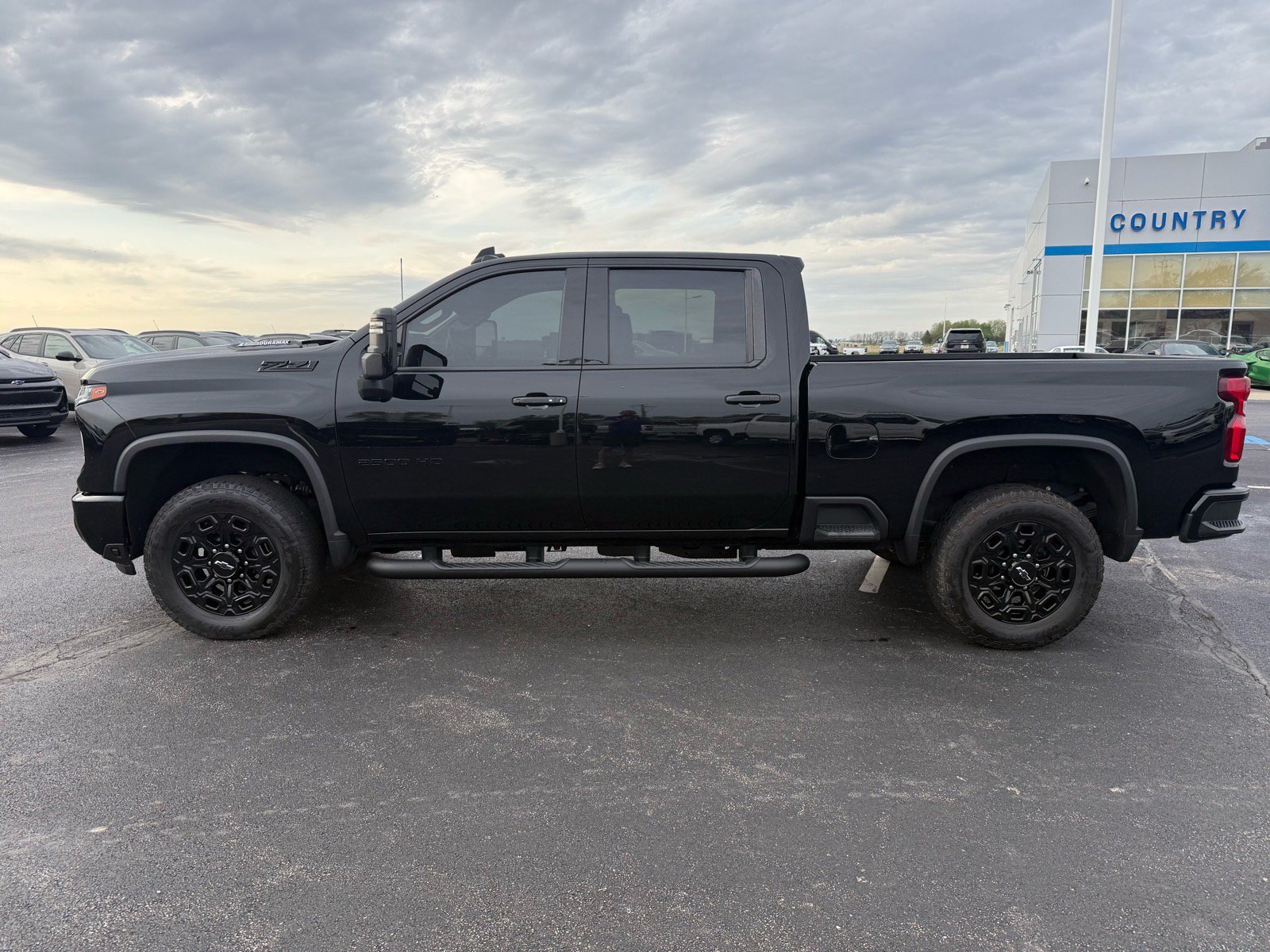 Used 2024 Chevrolet Silverado 2500 LTZ w/ LTZ Plus Package AWD/4WD image 2
