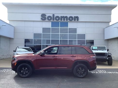 Certified 2024 Jeep Grand Cherokee Altitude image 1