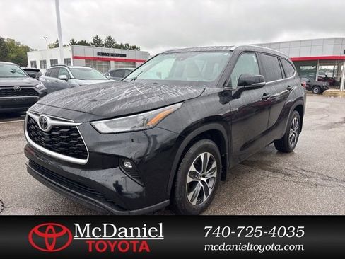 Used 2023 Toyota Highlander XLE AWD/4WD image 1