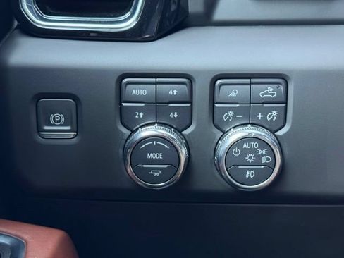 Certified 2024 GMC Sierra 1500 Denali Ultimate AWD/4WD image 35