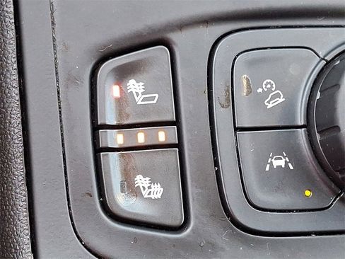 Used 2024 GMC Terrain SLT image 24