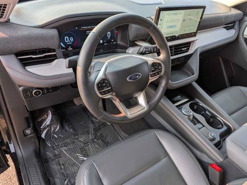 Certified 2025 Ford Explorer Active w/ Active Comfort Package AWD/4WD image 2