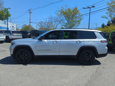 Used 2024 Jeep Grand Cherokee L Limited w/ Black Appearance Package AWD/4WD image 3