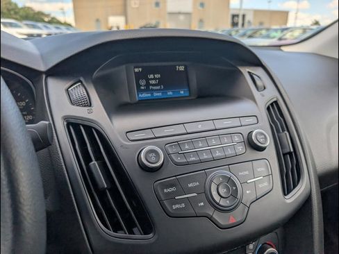 Used 2018 Ford Focus SE FWD image 16