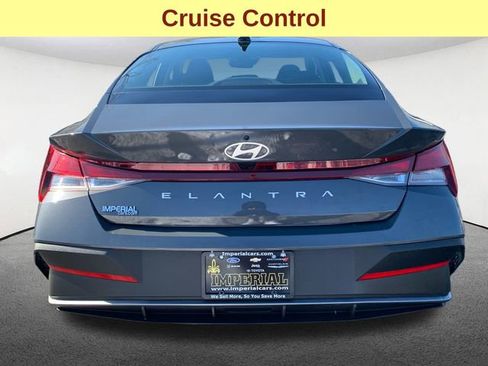 Used 2024 Hyundai Elantra SE image 12