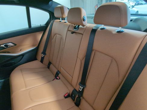 Used 2026 BMW 330i Sedan w/ M Sport Package image 28