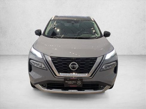 Used 2021 Nissan Rogue Platinum image 2