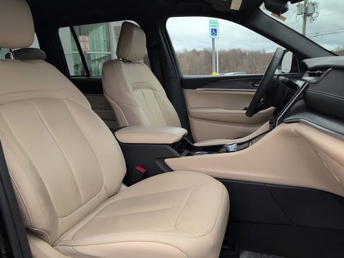 Used 2023 Jeep Grand Cherokee Limited image 13