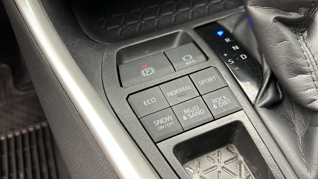 Used 2025 Toyota RAV4 LE AWD/4WD image 18
