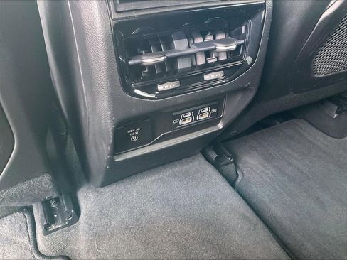 Used 2022 Jeep Grand Cherokee Laredo w/ Luxury Tech Group I image 25