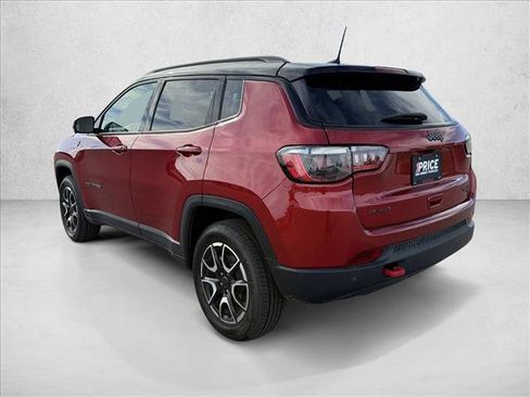 Used 2025 Jeep Compass Trailhawk AWD/4WD image 8