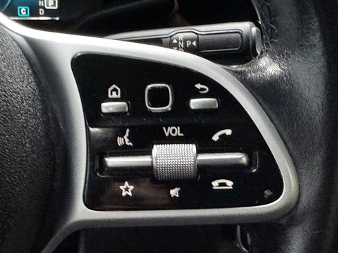Used 2020 Mercedes-Benz GLB 250 4MATIC image 29