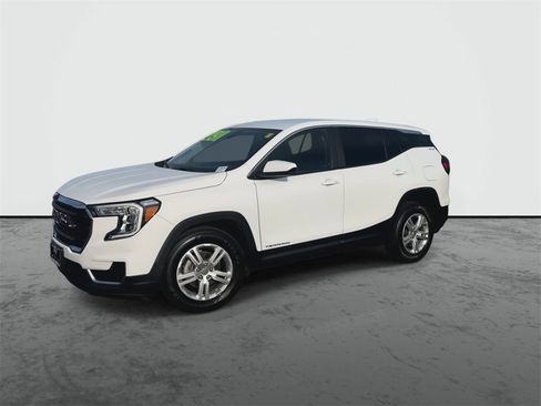Used 2024 GMC Terrain SLE image 4