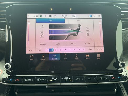 Used 2024 Jeep Wagoneer L Series II image 30