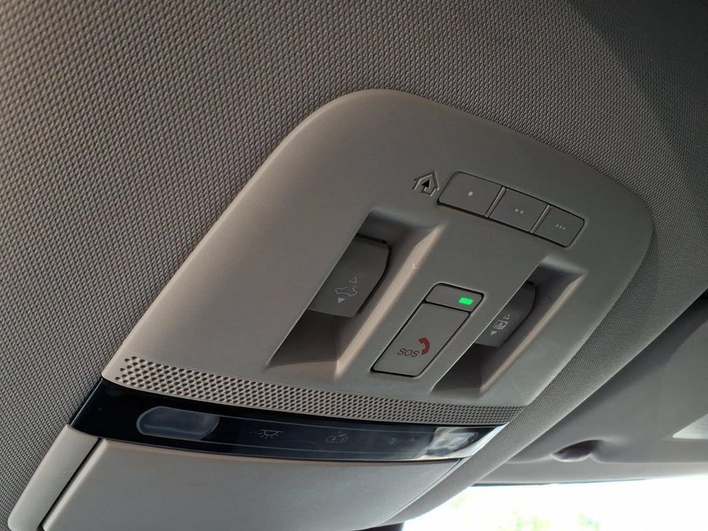 Used 2024 Nissan Ariya FWD image 18