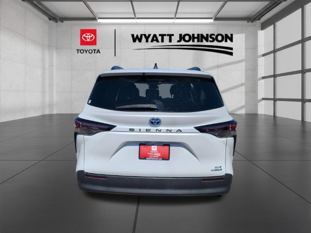 Certified 2024 Toyota Sienna XLE FWD image 6