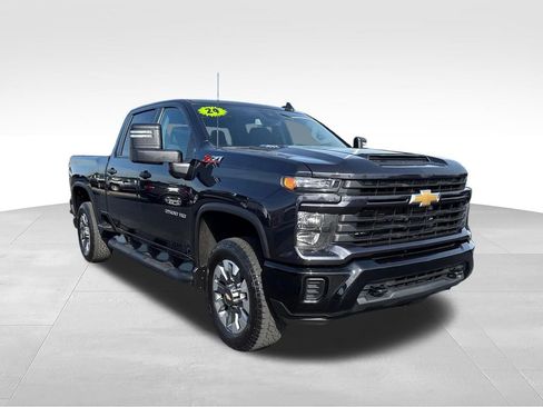 Used 2024 Chevrolet Silverado 2500 Custom w/ Custom Value Package AWD/4WD image 8