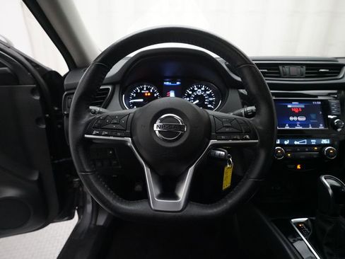 Used 2019 Nissan Rogue SV AWD/4WD image 3