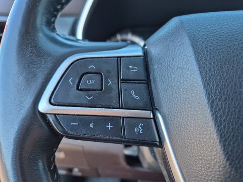 Used 2022 Toyota Highlander XLE AWD/4WD image 27