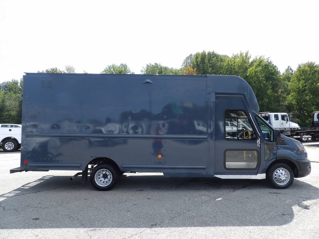 Used 2022 Ford Transit 350 DRW RWD image 9