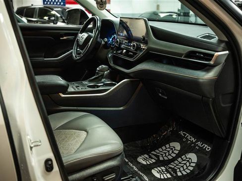 Used 2023 Toyota Highlander Bronze Edition image 14