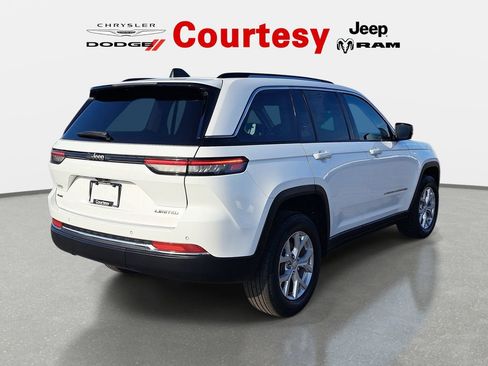 Used 2023 Jeep Grand Cherokee Limited w/ Trailer Tow Prep Group (B) image 4