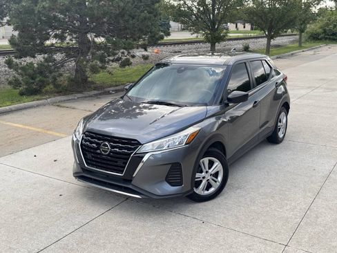 Used 2021 Nissan Kicks S FWD image 1