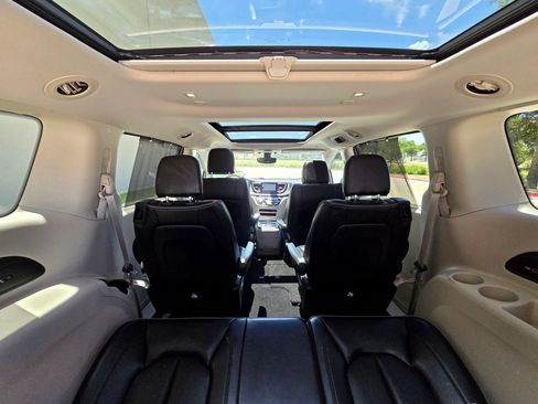 Used 2018 Chrysler Pacifica Limited FWD image 56