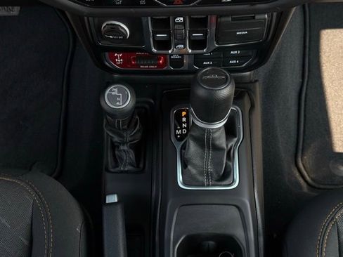 Used 2024 Jeep Gladiator Mojave w/ Convenience Group image 32