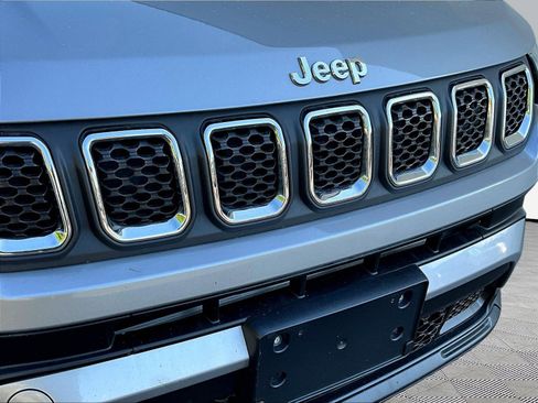 Used 2024 Jeep Compass Latitude AWD/4WD image 32