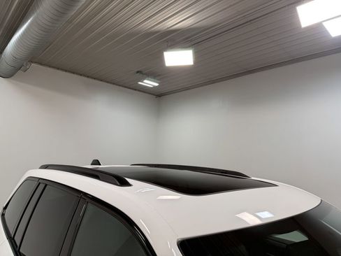 Used 2024 Jeep Grand Cherokee Limited w/ Luxury Tech Group II image 45