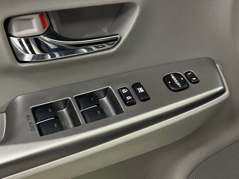 Used 2017 Toyota Prius V Three image 19