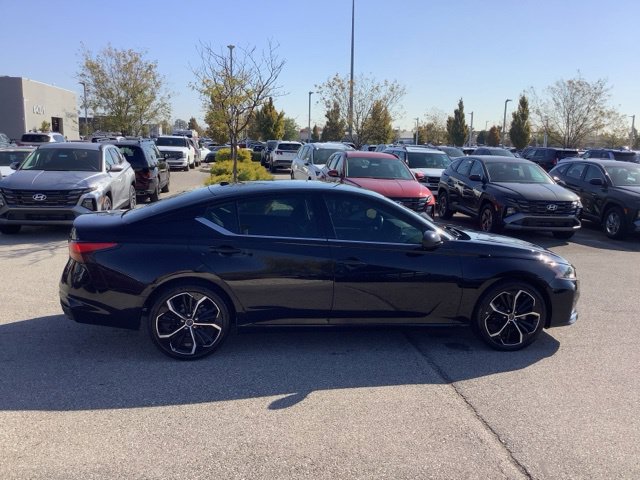 Used 2023 Nissan Altima 2.5 SR FWD image 6